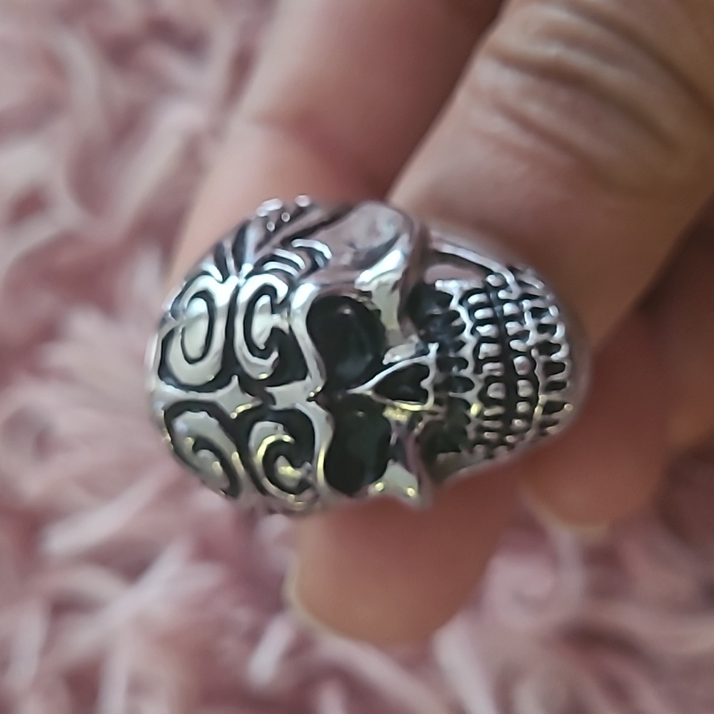 Skull ring